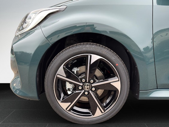 Vehicle image 18 Vehicle image 18