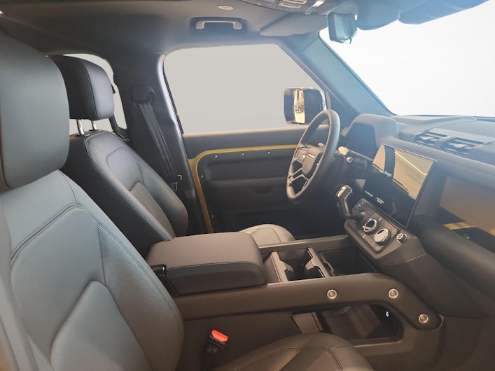 Vehicle image LAND ROVER DEFENDER