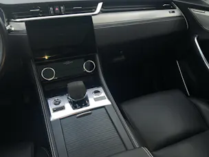 Jaguar F-Pace 2.0 I4 250 R-Dynamic SE AWD
