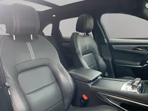 Jaguar F-Pace 2.0 I4 250 R-Dynamic SE AWD