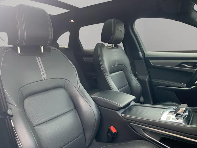 Jaguar F-Pace 2.0 I4 250 R-Dynamic SE AWD