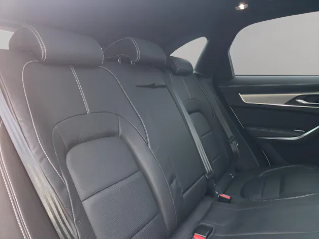 Jaguar F-Pace 2.0 I4 250 R-Dynamic SE AWD