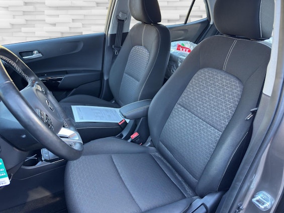 Vehicle image 4 Vehicle image 4