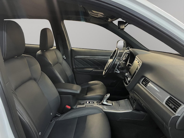 Vehicle image MITSUBISHI OUTLANDER