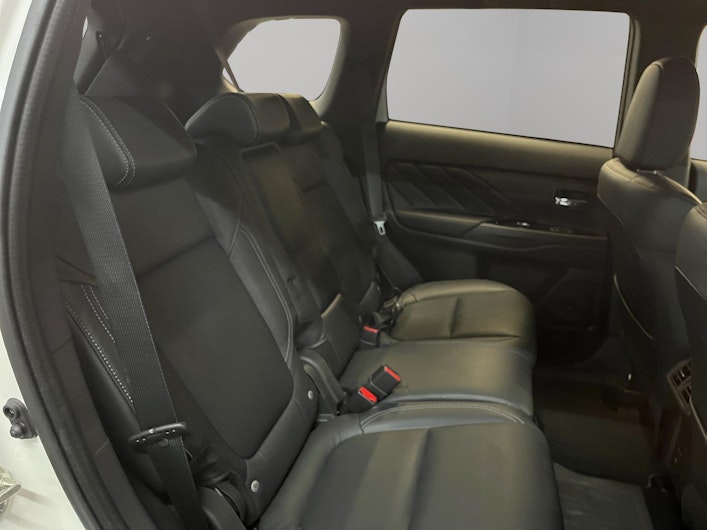 Vehicle image MITSUBISHI OUTLANDER