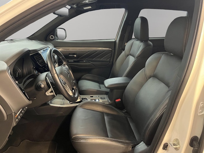 Vehicle image MITSUBISHI OUTLANDER