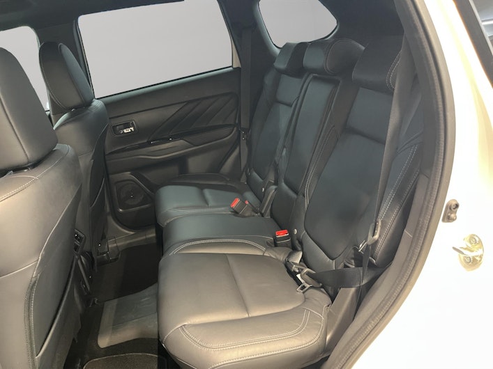 Vehicle image MITSUBISHI OUTLANDER