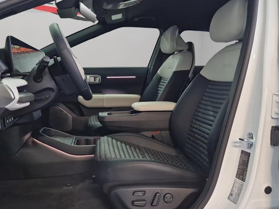 Vehicle image 15 Vehicle image 15