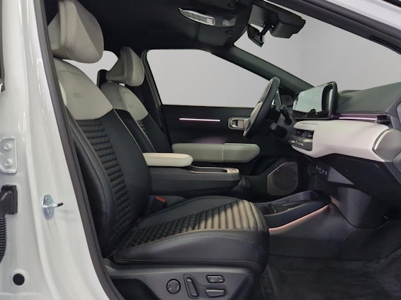 Vehicle image 7 Vehicle image 7