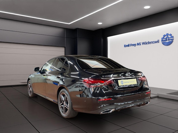 Vehicle image MERCEDES-BENZ E 220