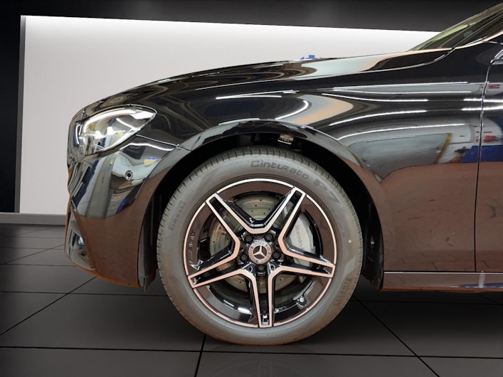 Vehicle image MERCEDES-BENZ E 220