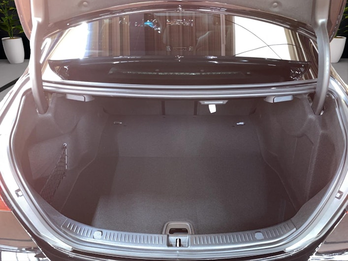 Vehicle image MERCEDES-BENZ E 220