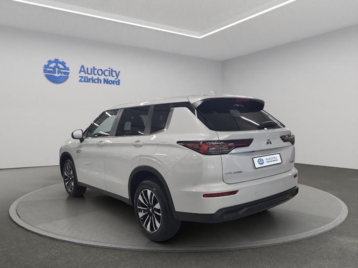 Vehicle image MITSUBISHI OUTLANDER