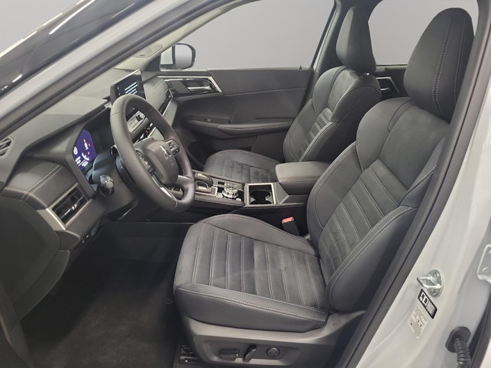 Vehicle image MITSUBISHI OUTLANDER