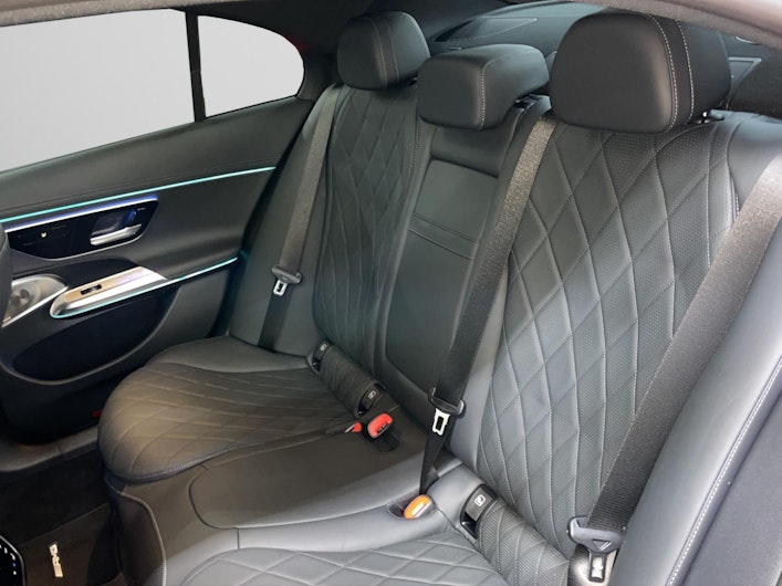 Vehicle image MERCEDES-BENZ E 220