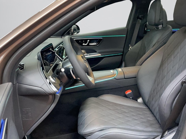 Vehicle image MERCEDES-BENZ E 220