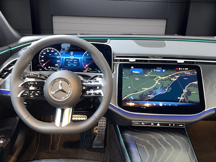 Vehicle image MERCEDES-BENZ E 220