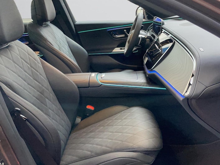 Vehicle image MERCEDES-BENZ E 220