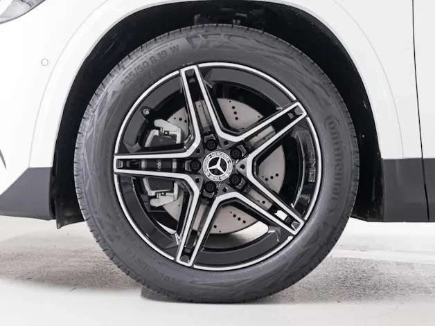 Mercedes-Benz GLA 250 4MATIC Swiss Star