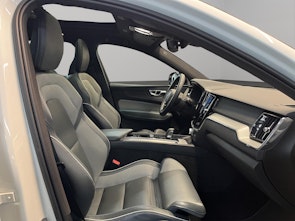 Vehicle image VOLVO XC60 2.0 T6 TE R-Design eAWD