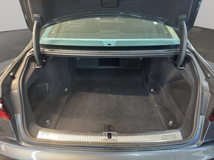 Vehicle image AUDI A8