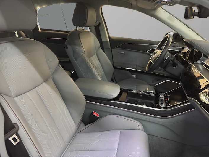 Vehicle image AUDI A8