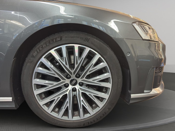 Vehicle image AUDI A8