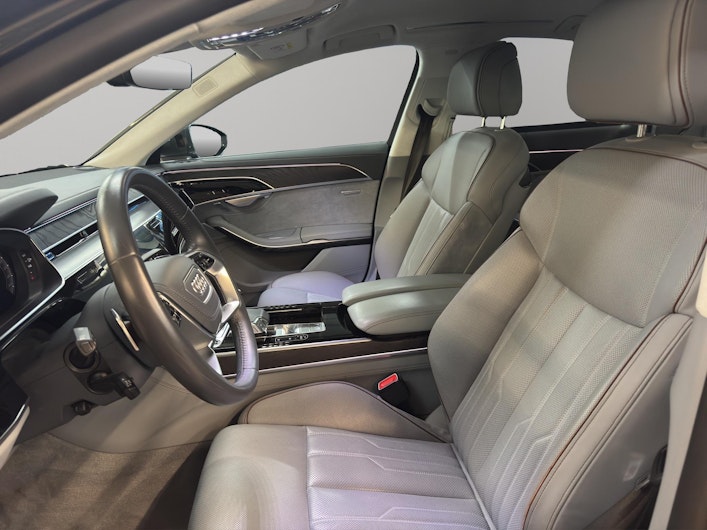 Vehicle image AUDI A8