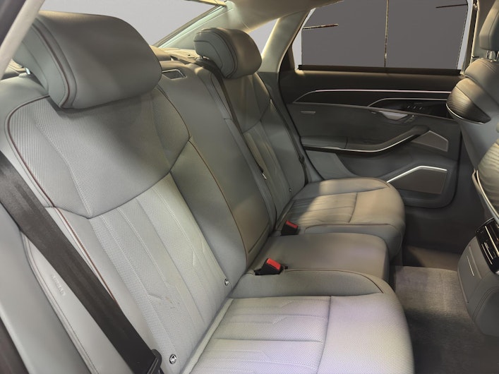 Vehicle image AUDI A8