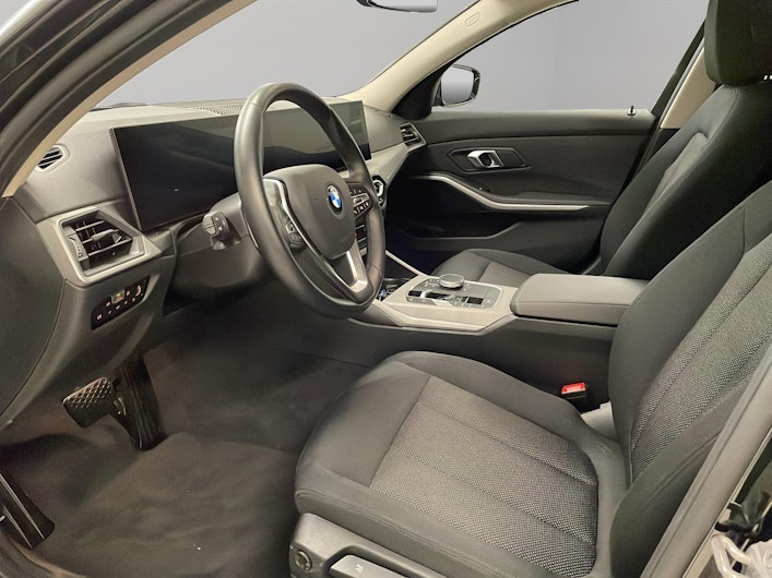 Vehicle image BMW 3 SERIES