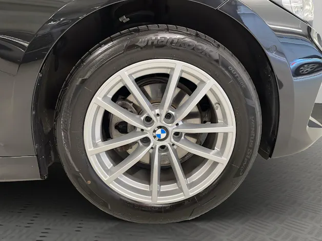BMW 320d xDrive 48V Touring