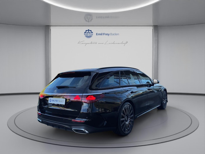 Vehicle image MERCEDES-BENZ E 220