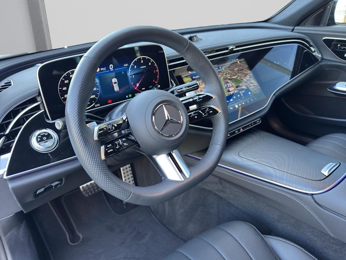 Vehicle image MERCEDES-BENZ E 220