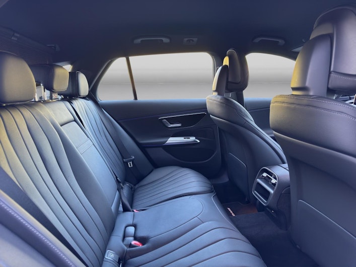 Vehicle image MERCEDES-BENZ E 220