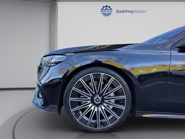 Vehicle image MERCEDES-BENZ E 220