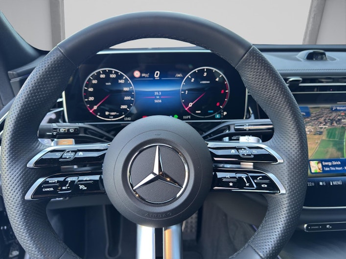 Vehicle image MERCEDES-BENZ E 220