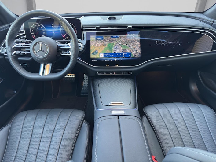 Vehicle image MERCEDES-BENZ E 220