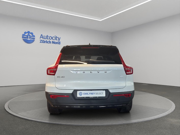 Vehicle image VOLVO XC40