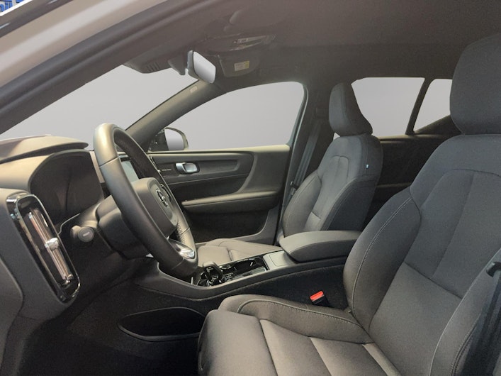 Vehicle image VOLVO XC40