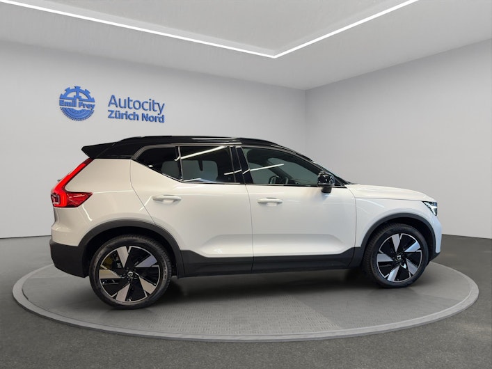 Vehicle image VOLVO XC40
