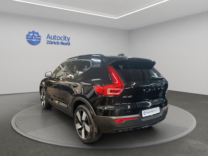Vehicle image VOLVO XC40