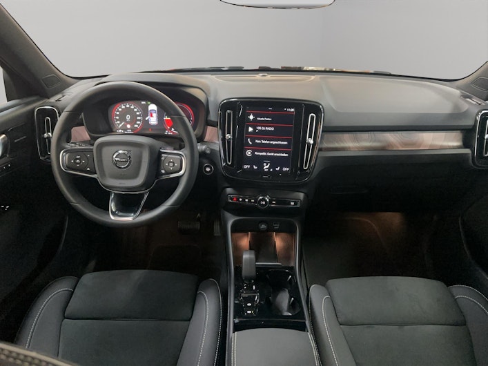 Vehicle image VOLVO XC40