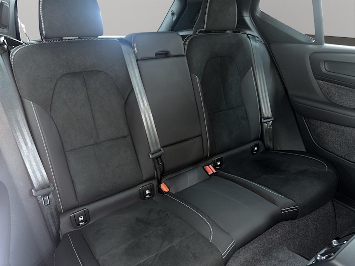 Vehicle image VOLVO XC40