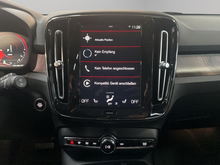 Vehicle image VOLVO XC40