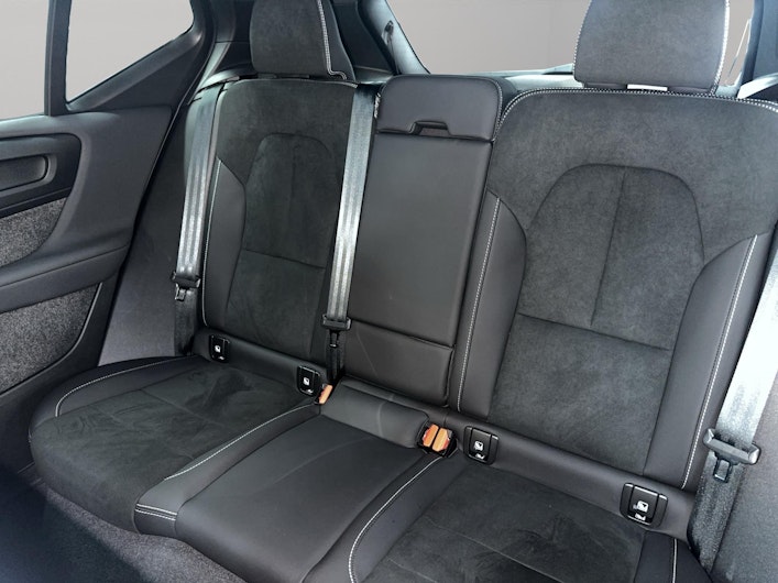 Vehicle image VOLVO XC40