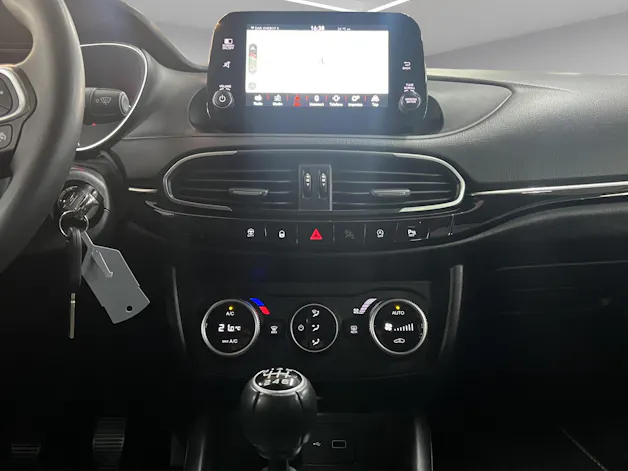 Fiat Tipo 1.6 MultiJet Cross