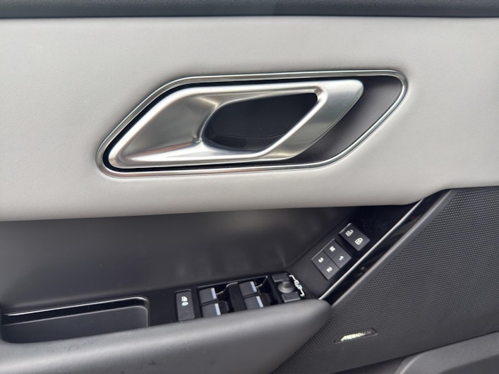 Vehicle image LAND ROVER RANGE ROVER VELAR