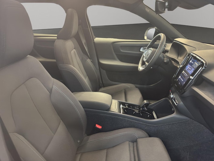 Vehicle image VOLVO XC40