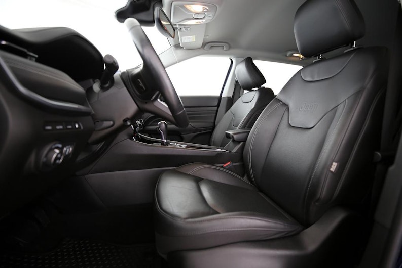 Vehicle image JEEP COMPASS