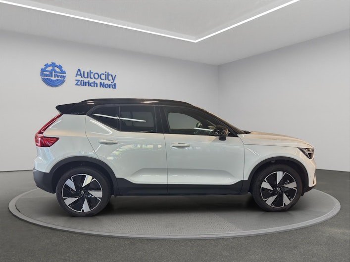 Vehicle image VOLVO XC40